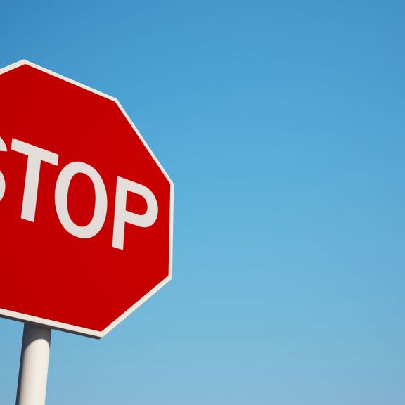 Rotes Stop-Schild